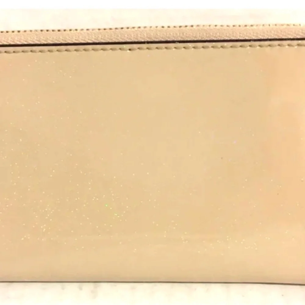 Coach vintage beige patent leather wallet